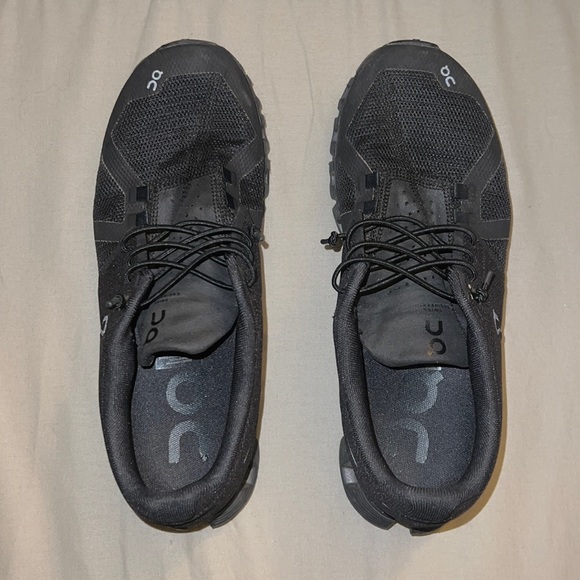 COPY - On Cloud all black sneakers. Excellent condition! - Picture 2 of 4